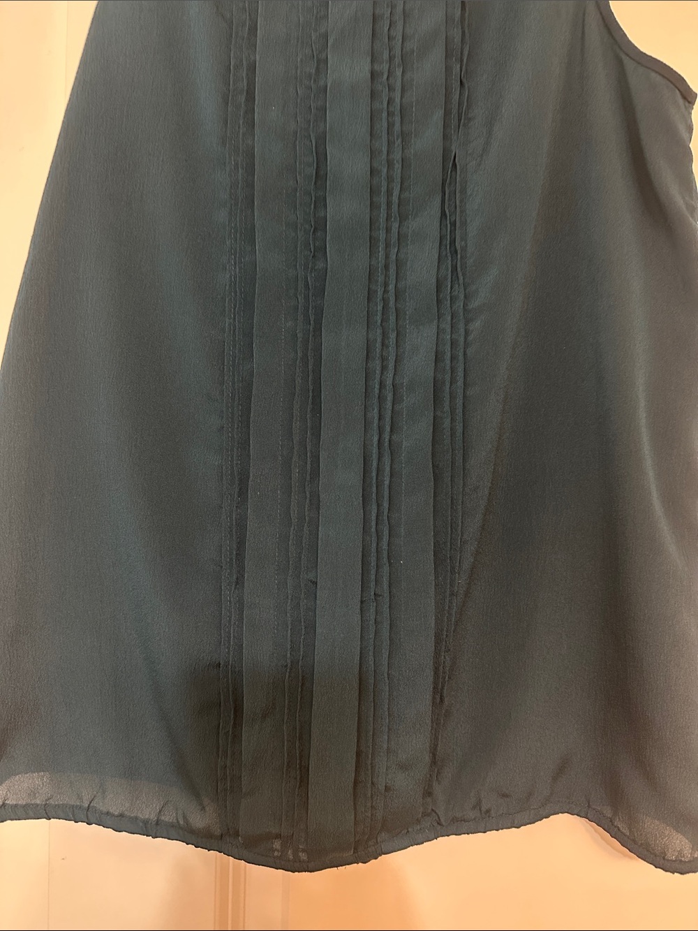 Sz SP LOFT pleated sleeveless tank features a deep teal color with bubble hem. - Picture 3 of 4